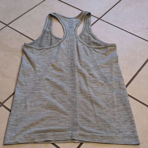 Lot Of 2 Lululemon Swiftly Tech Racerback Rosemary Green And Neo Mint Size 8 - Picture 6 of 14